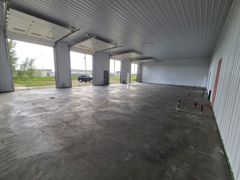 More Photos Of 4828 46 Ave, Millet Service For Sale