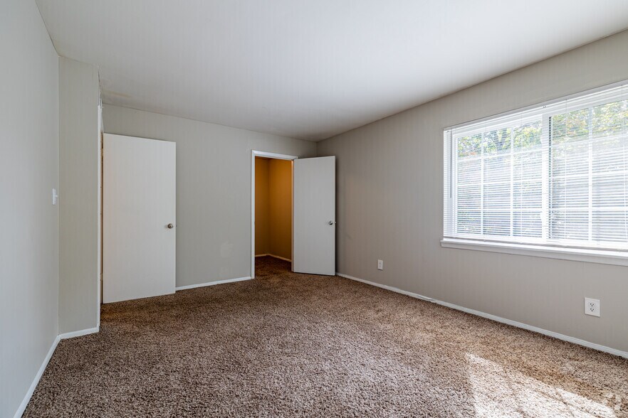 More Photos Of 1 Lakeside Rd, Greenville Apartments For Sale