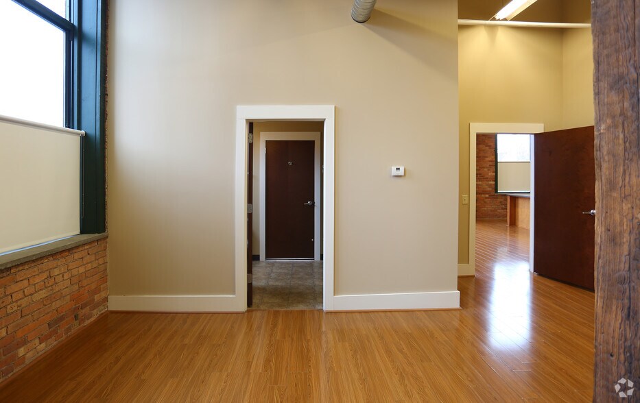 More Photos Of 55 Railroad St, Rochester Apartments For Lease