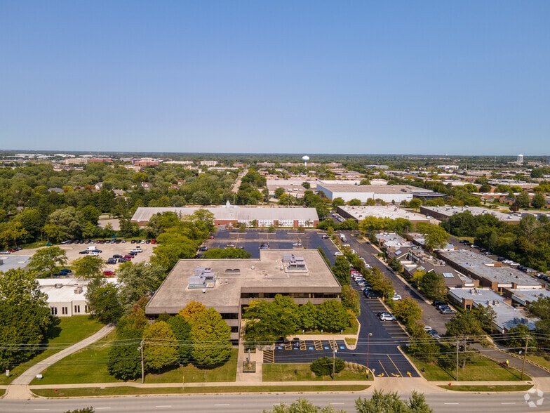 More Photos Of 3400 Dundee Rd, Northbrook Office For Lease