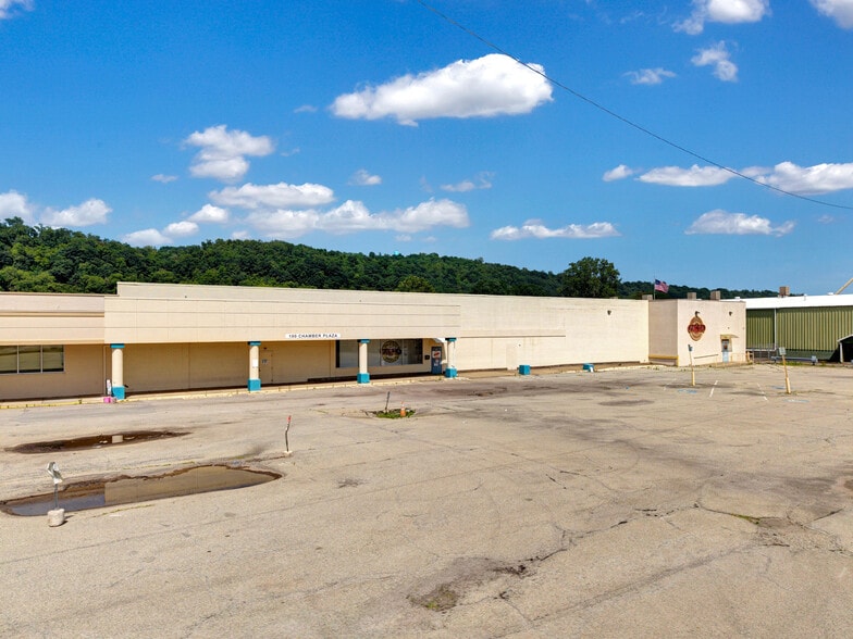 More Photos Of 100 Chamber Plz, Charleroi Supermarket For Lease
