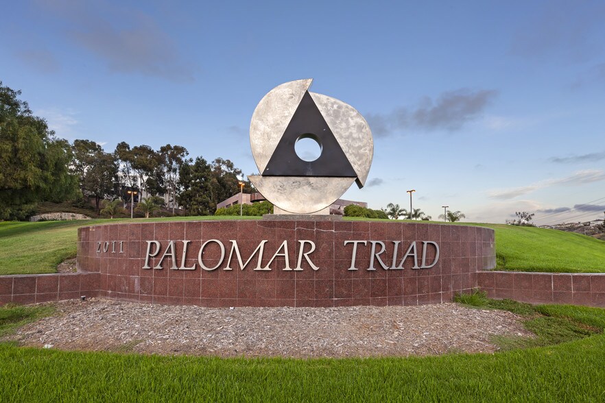More Photos Of 2011 Palomar Airport Rd, Carlsbad Office For Lease