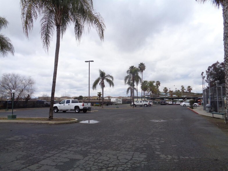 More Photos Of 110 N Mooney Blvd, Tulare Amusement Park For Lease