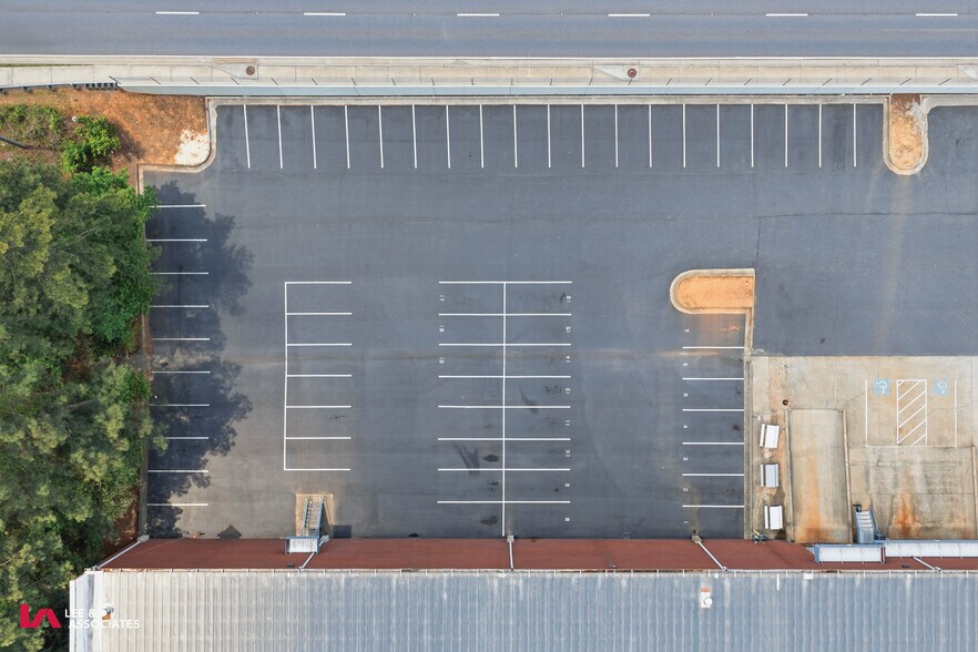 More Photos Of 1650 Bluegrass Lakes Pky, Alpharetta Warehouse For Lease