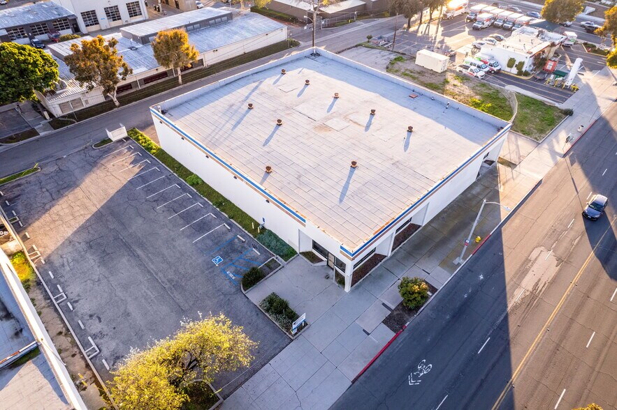 More Photos Of 1350 E Thompson Blvd, Ventura General Retail For Lease