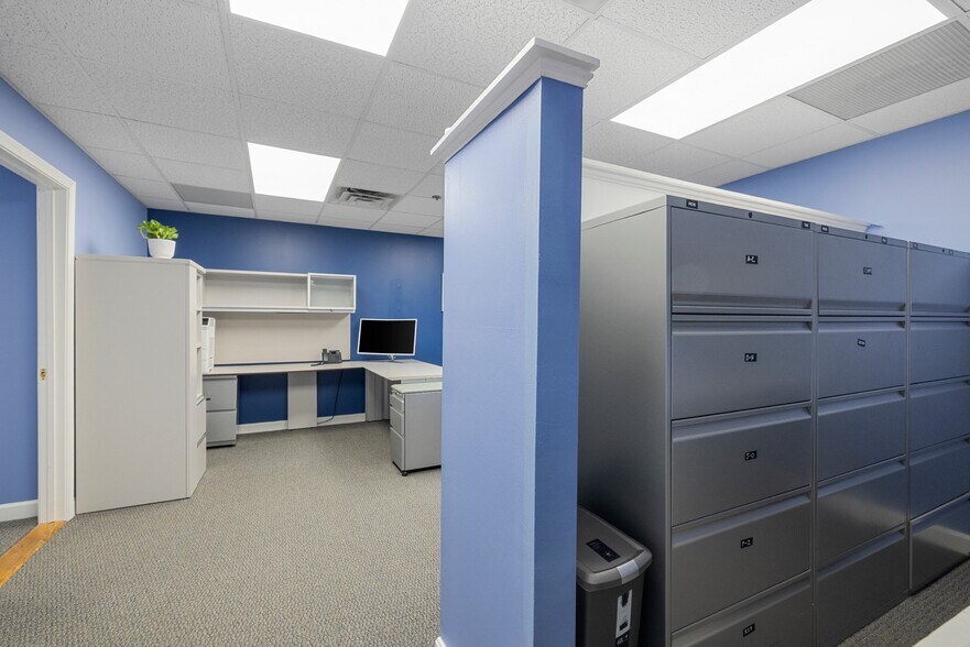 More Photos Of 10 Cedar St, Woburn Office For Sale