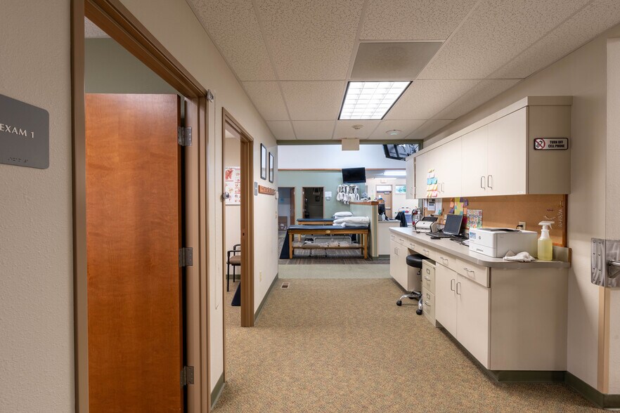 More Photos Of 2645 N 17th St, Coos Bay Medical For Sale