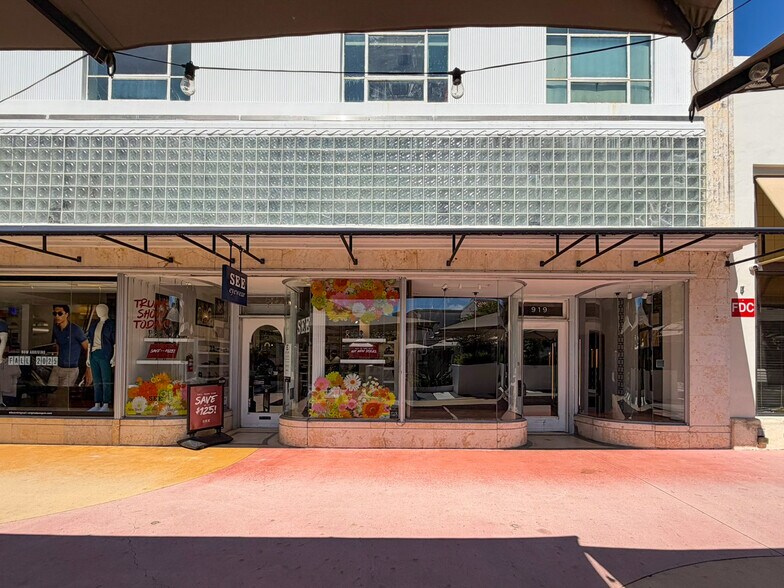 More Photos Of 919-939 Lincoln Rd, Miami Beach, Miami Beach Storefront For Lease