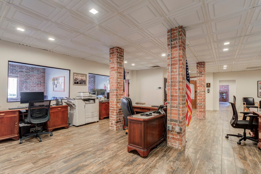 More Photos Of 1312 Texas Ave, Lubbock Office For Sale