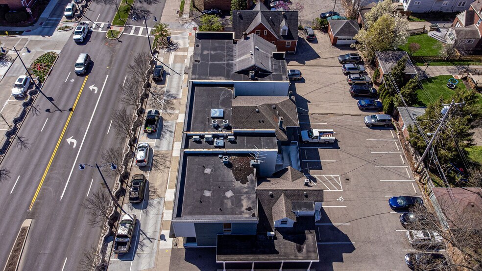 More Photos Of 2533-2537 Far Hills Ave, Oakwood Storefront Retail Office For Lease