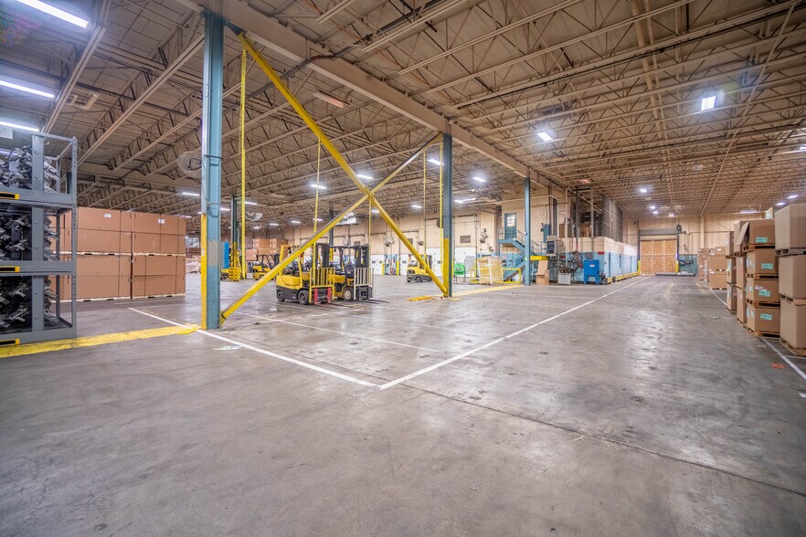 More Photos Of 801 N Union St, Dwight Manufacturing For Lease
