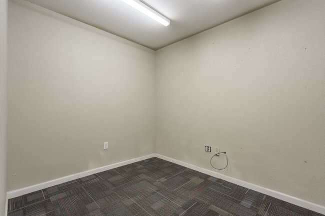 More Photos Of 1004 N Victor Ave, Tulsa Warehouse For Lease