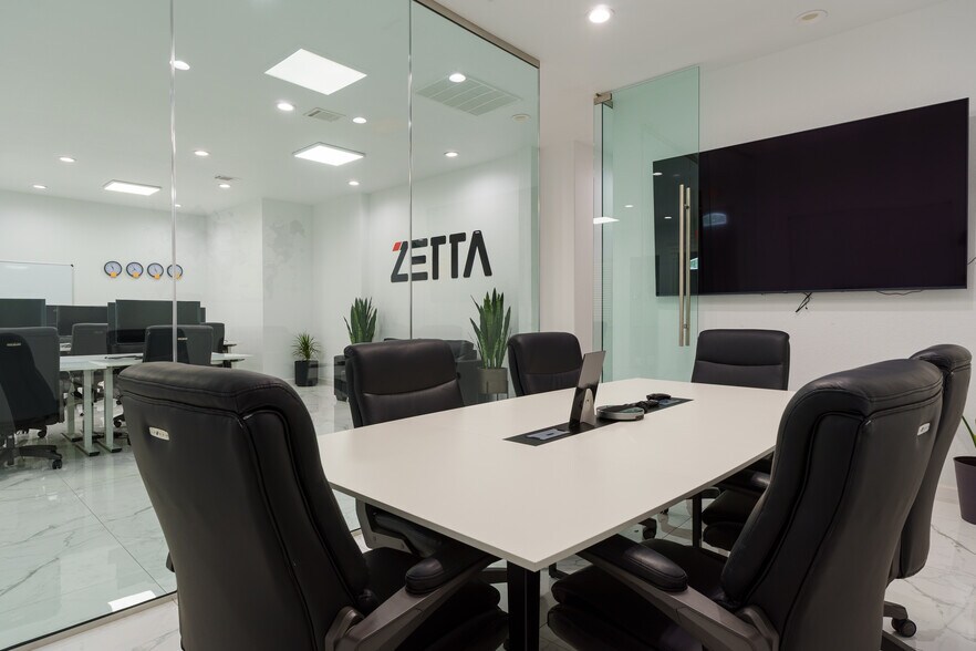 More Photos Of 12250 Queenston Blvd, Houston Office For Sale