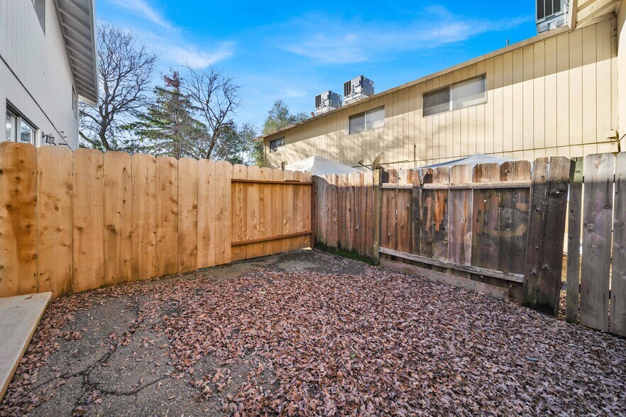 More Photos Of 1091 Del Sol Pl, Redding Apartments For Sale