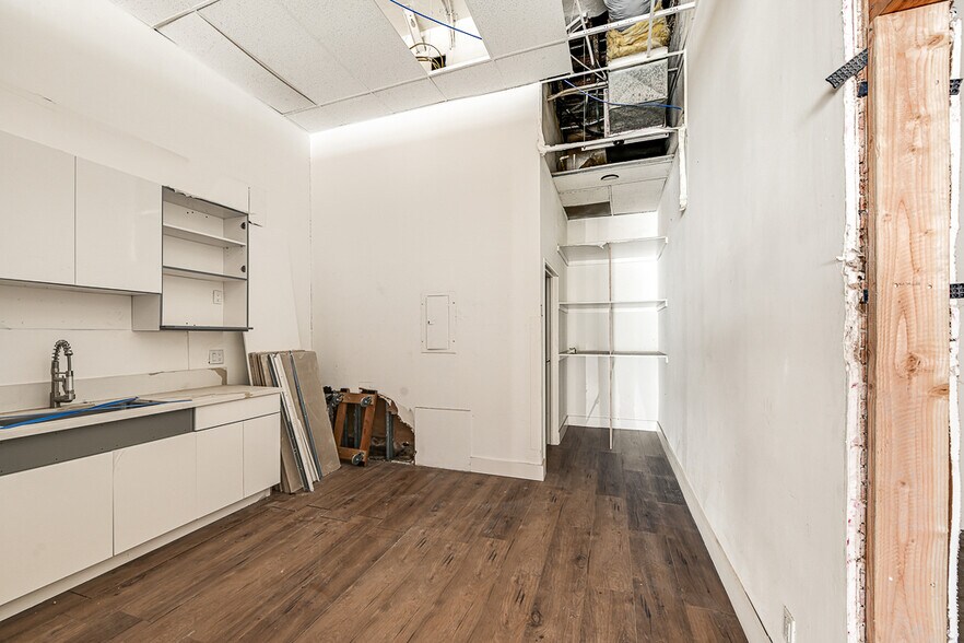 More Photos Of 4905-4913 Clinton St, Los Angeles Apartments For Lease