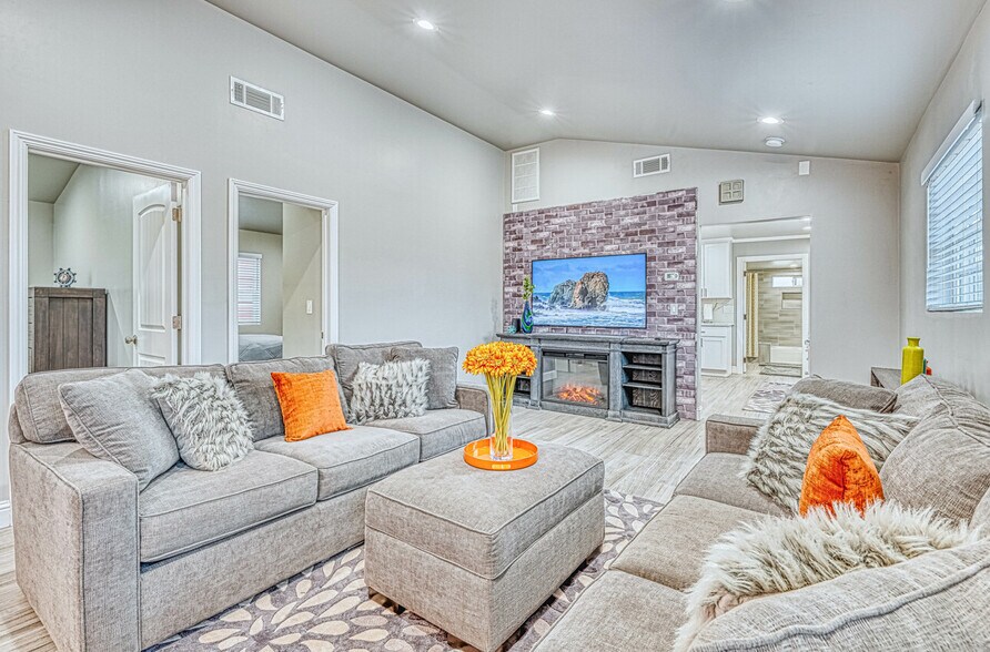 More Photos Of 7550 Sandholdt Rd, Moss Landing Warehouse For Sale