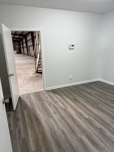 More Photos Of 4640 Damascus Rd, Memphis Warehouse For Lease