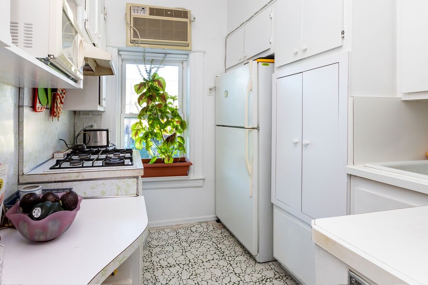 More Photos Of 96 W End Ave, Brooklyn Storefront Retail Residential For Sale