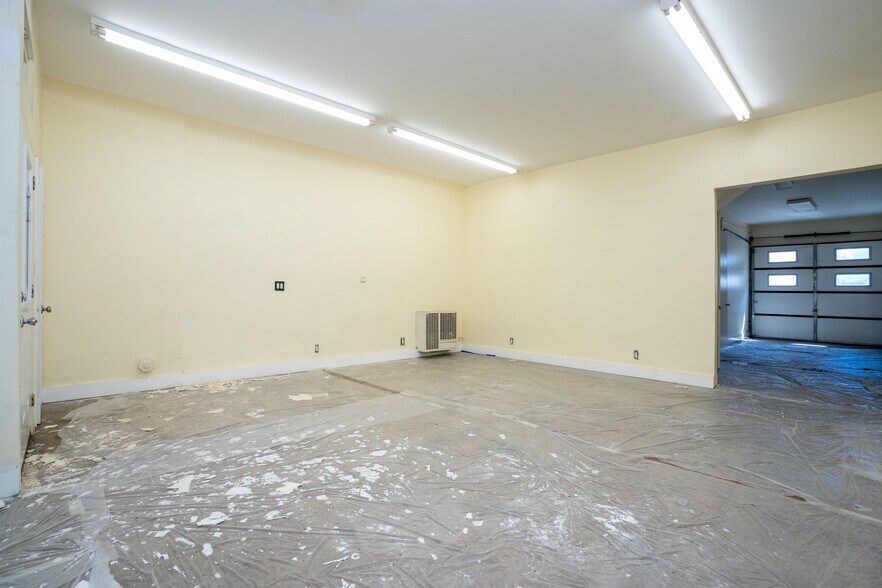 More Photos Of 1412 W Florence Ave, Los Angeles Apartments For Lease