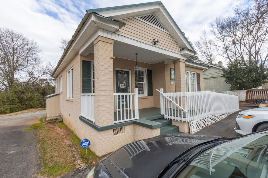 More Photos Of 2816 E North Ave, Anderson Funeral Home For Lease