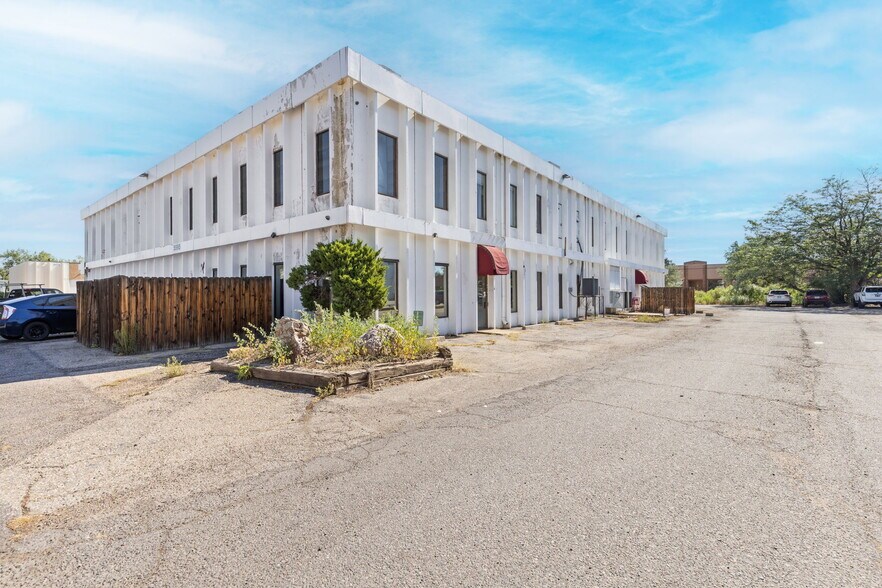More Photos Of 5595 Arapahoe Ave, Boulder Light Manufacturing For Sale
