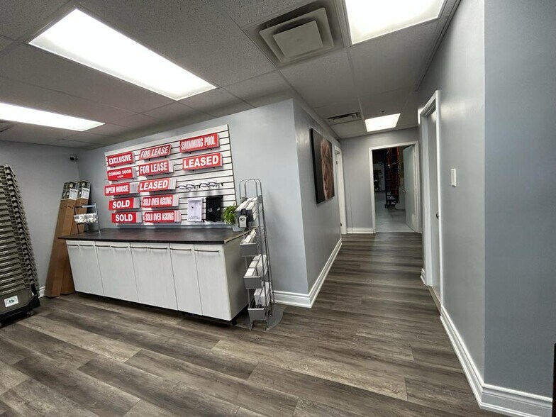 More Photos Of 2465 Cawthra Rd, Mississauga Light Distribution For Sale
