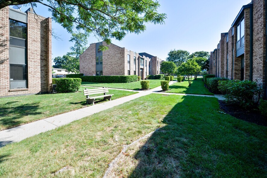 More Photos Of 55 Old Nyack Tpke, Nanuet Office For Sale