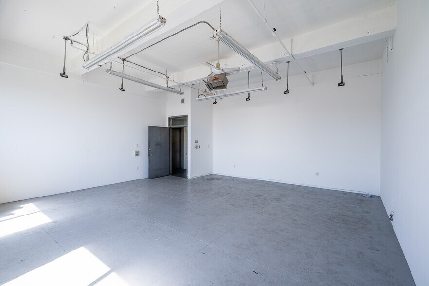More Photos Of 98 4th St, Brooklyn Light Manufacturing For Lease