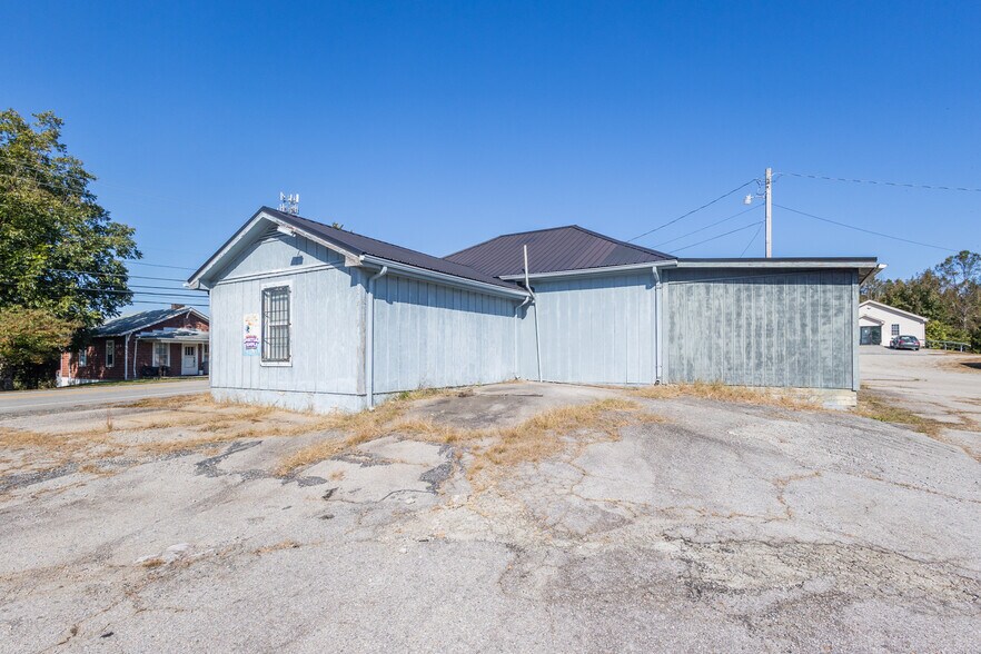 More Photos Of 2690 Old Richmond Road, Danville Office For Sale