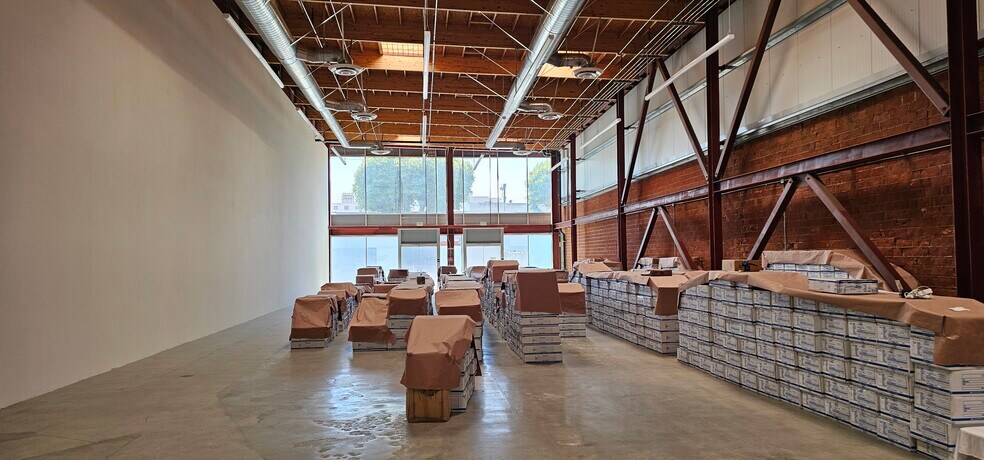 More Photos Of 1403-1411 Santee St, Los Angeles Storefront For Lease