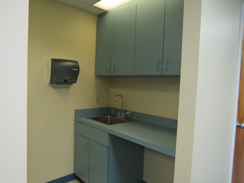 More Photos Of 9506 Hospital Ave, Nassawadox Medical For Sale