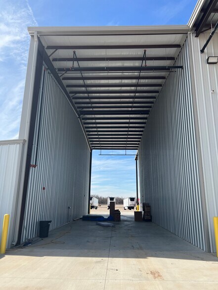 More Photos Of 16930 W US Highway 66, El Reno Warehouse For Lease