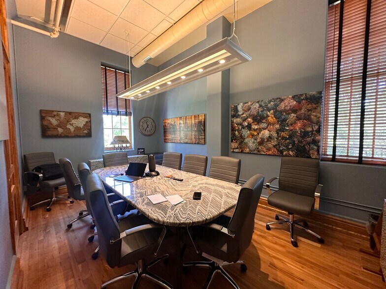 More Photos Of 830 Cottageview Dr, Traverse City Loft Creative Space For Sale