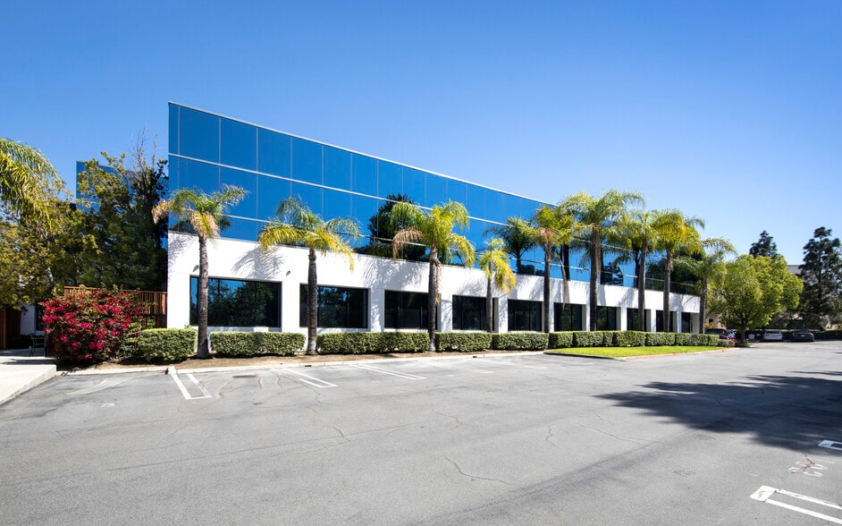 More Photos Of 175 N Riverview Dr, Anaheim Loft Creative Space For Sale