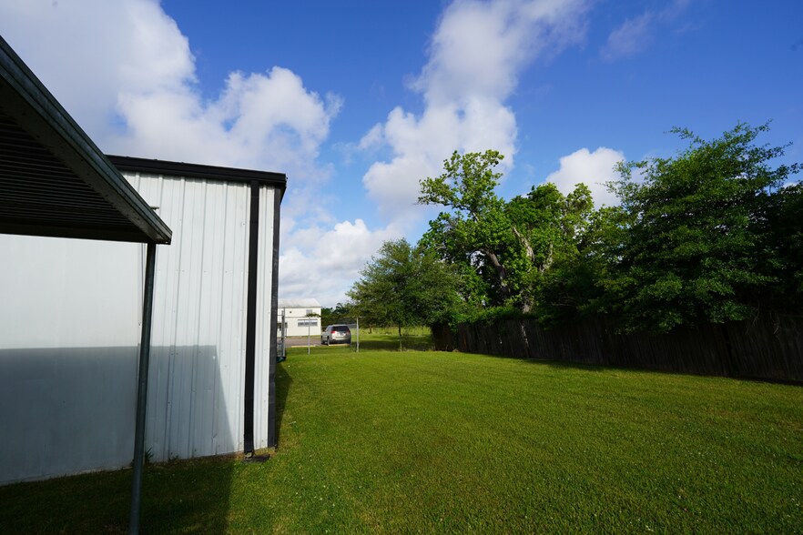 More Photos Of 1800 Pope St, Beaumont Unknown For Lease