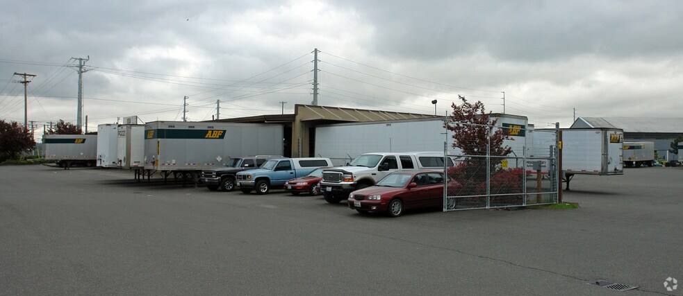 More Photos Of 1955 E Lincoln Ave, Tacoma Truck Terminal For Lease
