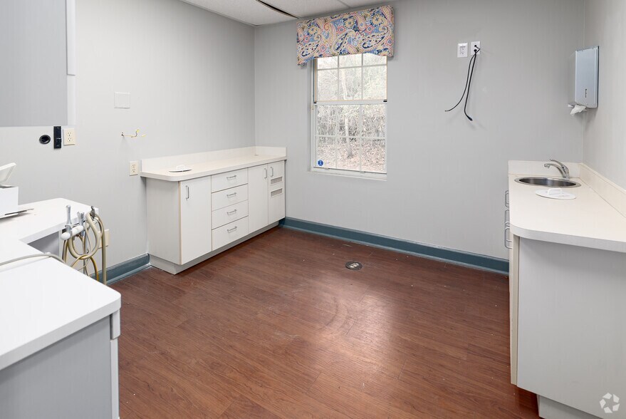 More Photos Of 3810 Williamsburg Park Blvd, Jacksonville Office For Sale