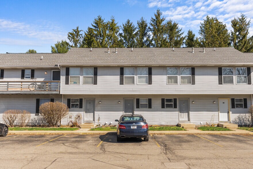 More Photos Of 652 Northgate Cir, Rochester Multifamily For Sale