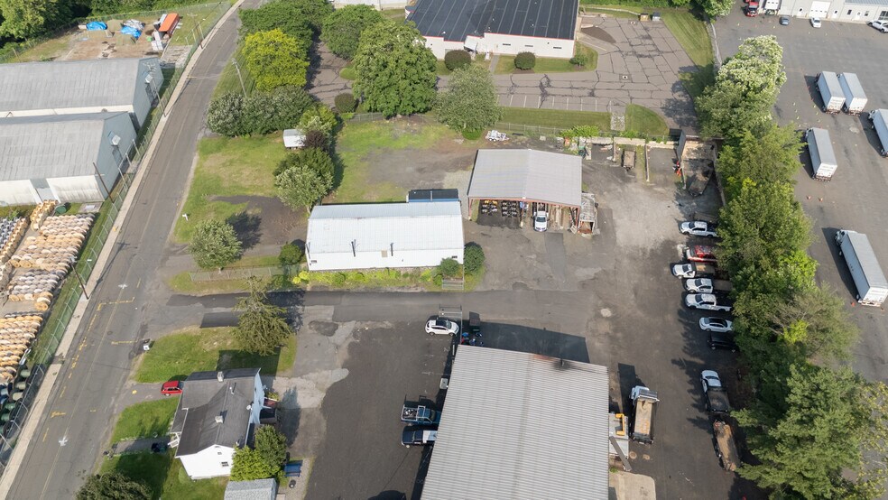 More Photos Of 130 Day St, Seymour Warehouse For Lease