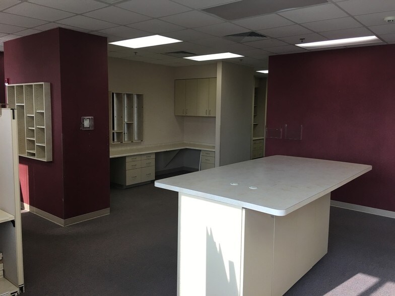 More Photos Of 1312 Professional Blvd, Evansville Medical For Sale