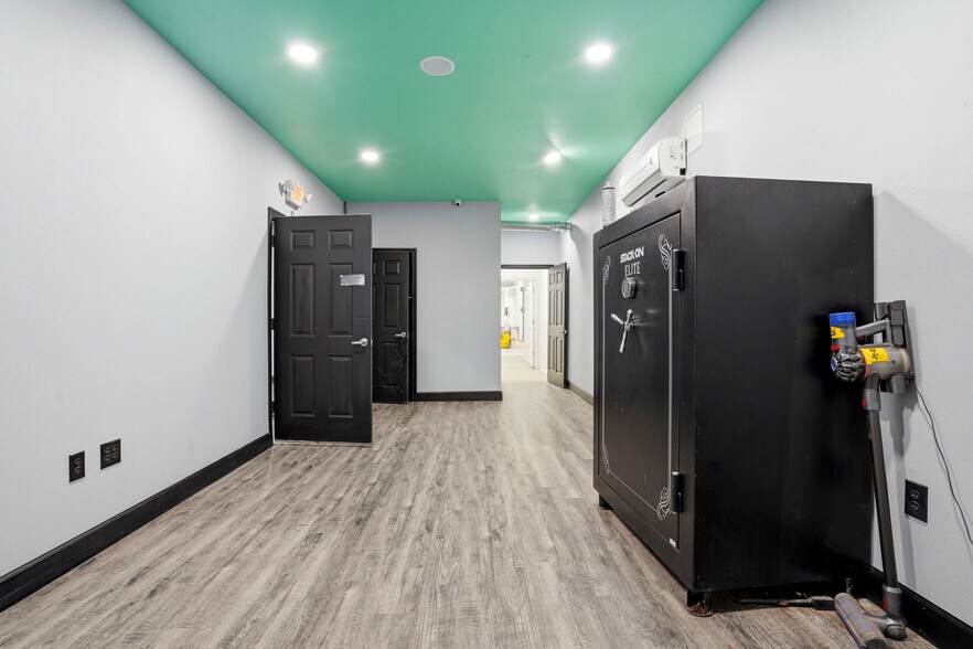 More Photos Of 1213 Culwell Dr, Warner Storefront For Sale