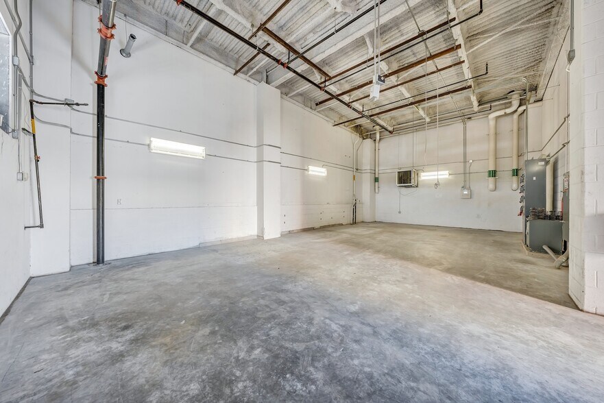 More Photos Of 120 Salem Ave SW, Roanoke Warehouse For Lease