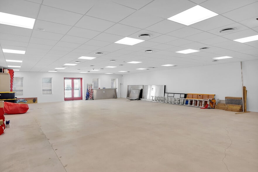 More Photos Of 132 Duval St, Key West Restaurant For Lease