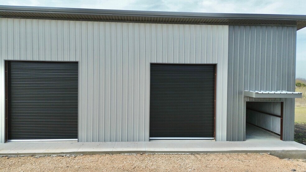 More Photos Of 1158 County Road 108, Hutto Warehouse For Lease