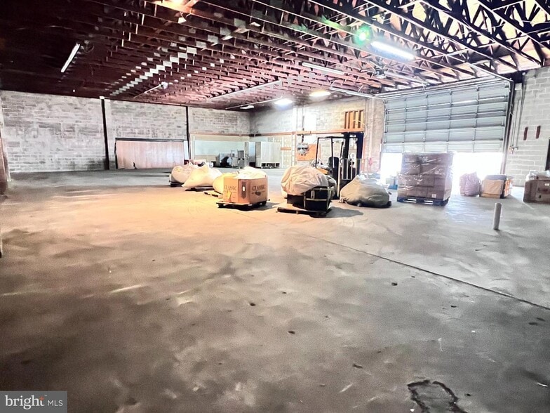 More Photos Of 4929 Cottman Ave, Philadelphia Manufacturing For Lease