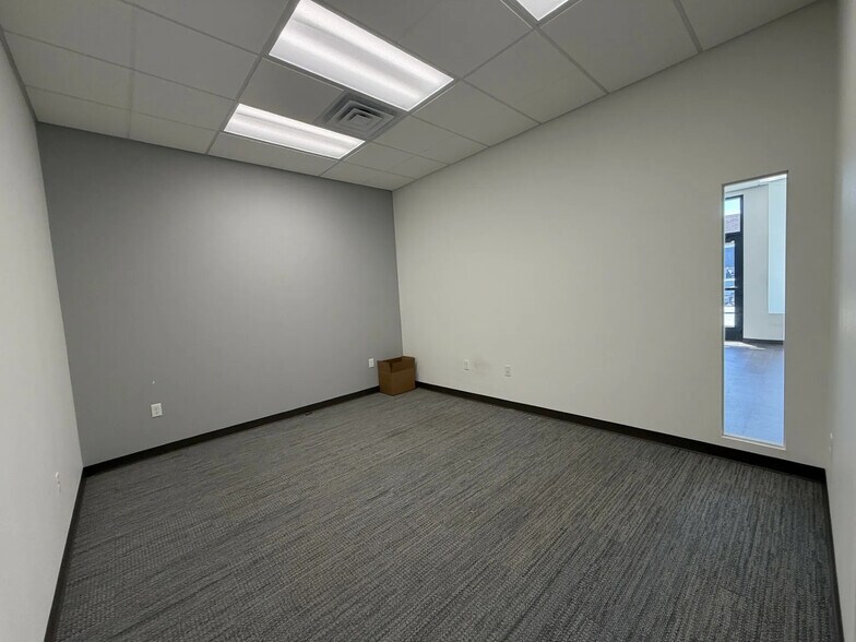 More Photos Of 121 N Main St, Janesville Storefront Retail Office For Lease