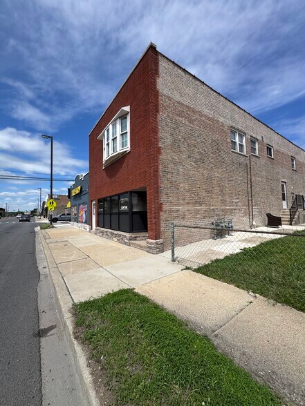 More Photos Of 7336 Archer Ave, Summit Argo Storefront Retail Residential For Lease