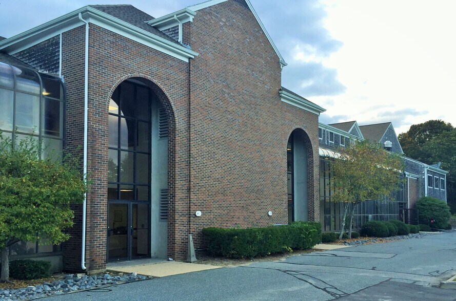 More Photos Of 205 Worcester Ct, Falmouth Loft Creative Space For Sale
