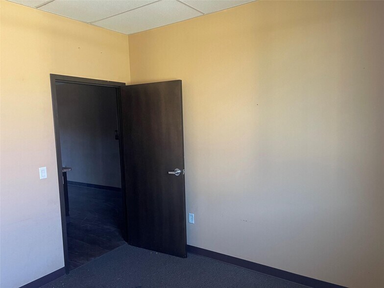 More Photos Of 1200 Crawford Ave, Granbury Medical For Lease