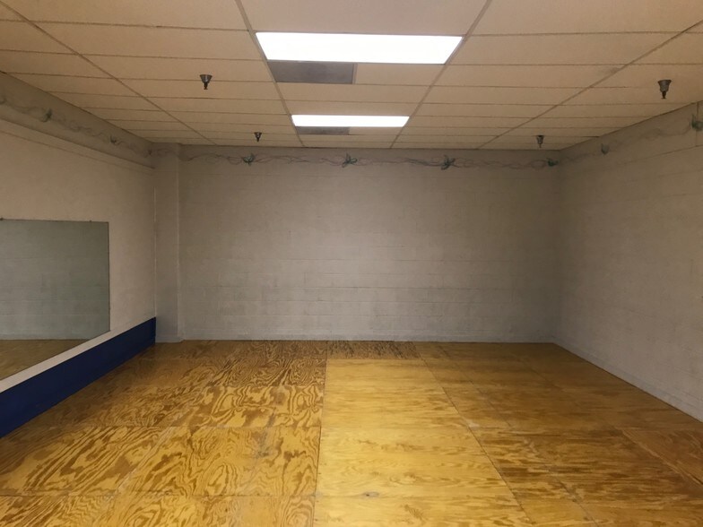 More Photos Of 109 Post Office Rd, Waldorf Flex For Lease